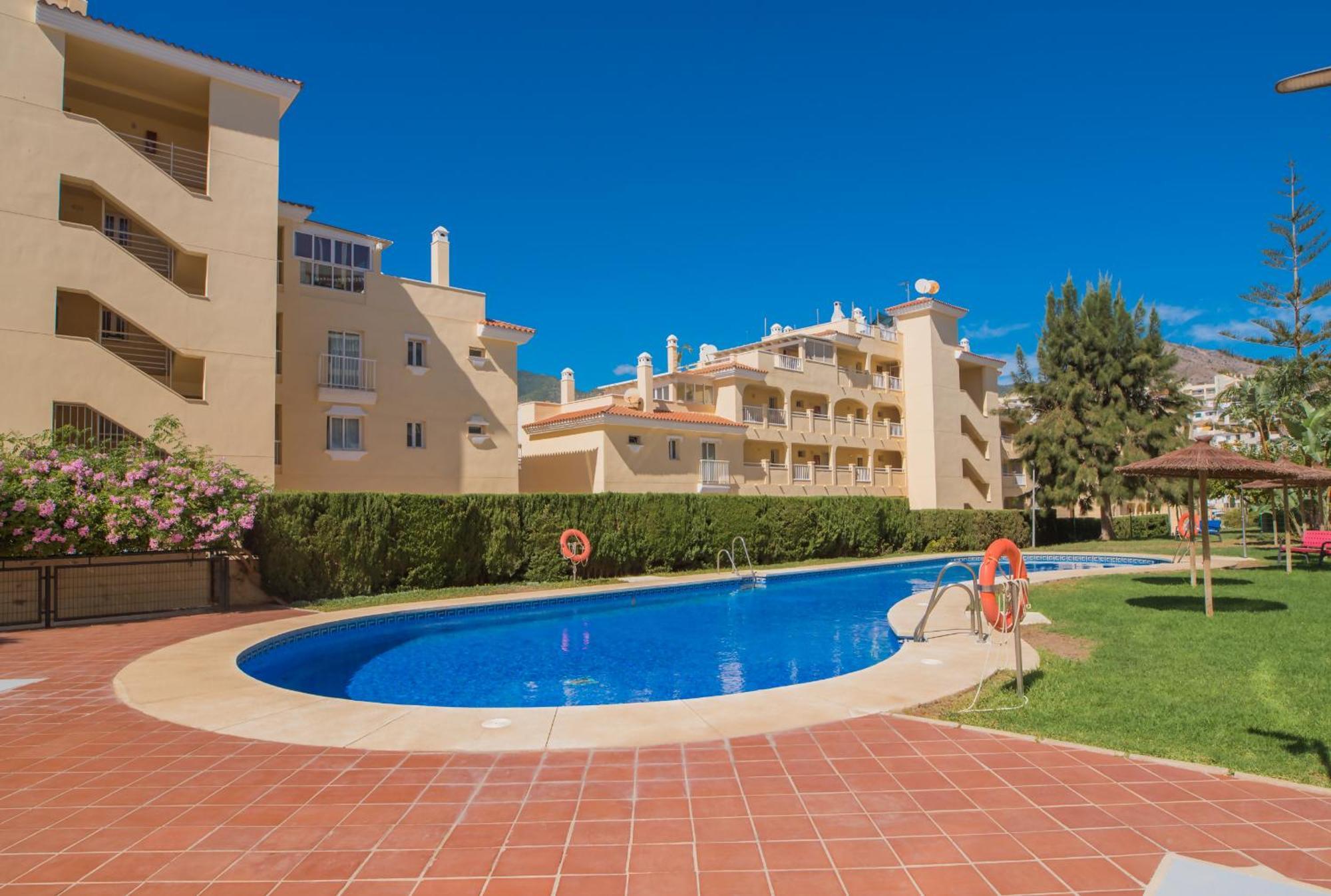 Vista Al Marparking Piscina Benalmadena